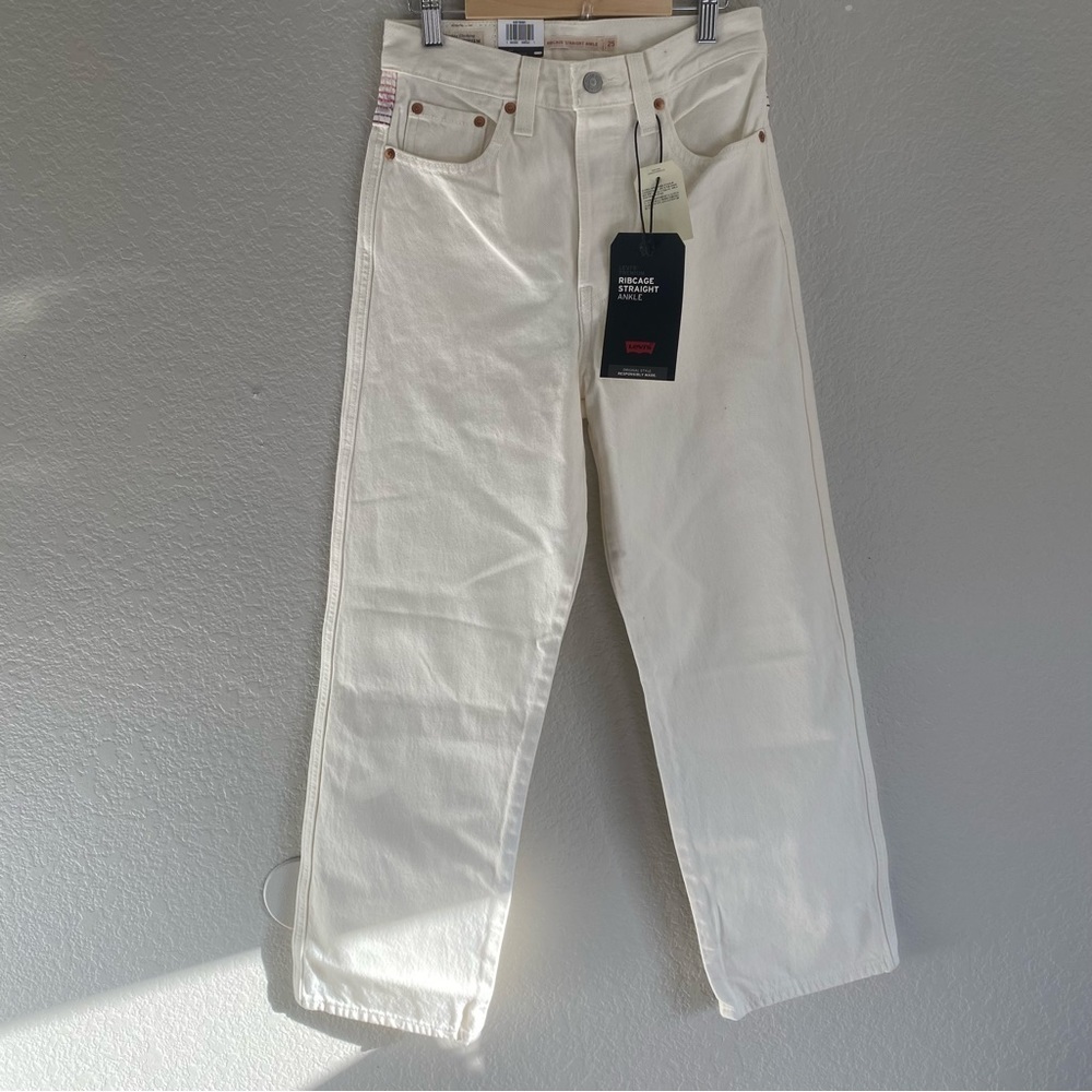 Levi’s Ribcage Straight Ankle White Jeans with embroidered Back size 25x27